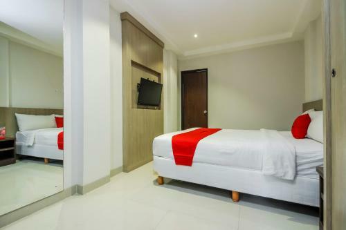 Hostal Reddoorz Plus @ Tb Simatupang