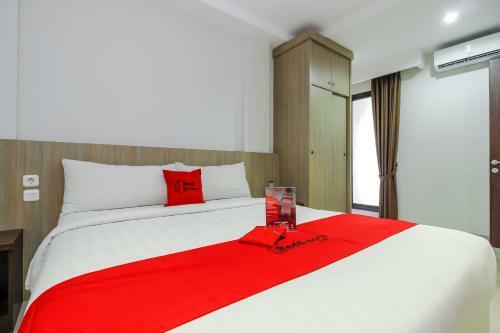 Hostal Reddoorz Plus @ Tb Simatupang