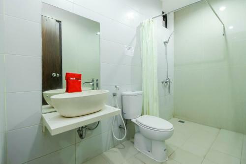 Hostal Reddoorz Plus @ Tb Simatupang