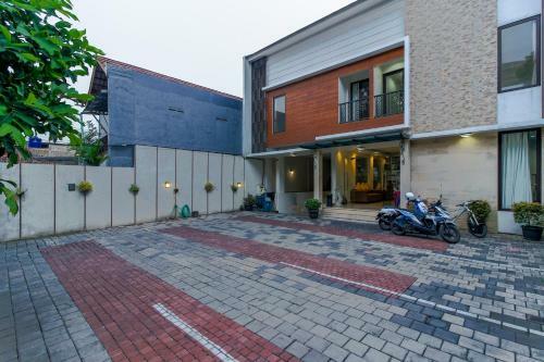 Hostal Reddoorz Plus @ Tb Simatupang