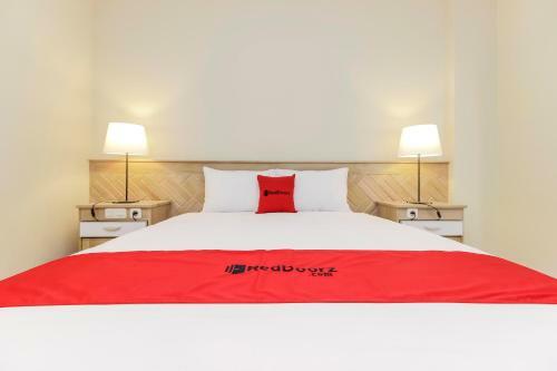 Hostal Reddoorz Premium Near Ragunan Zoo 2