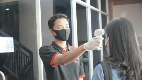 Hostal Reddoorz Premium Near Ragunan Zoo 2