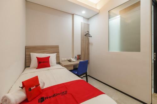 Hotel Reddoorz Plus Near Senayan City