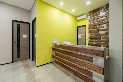 Hotel Reddoorz Plus Near Senayan City