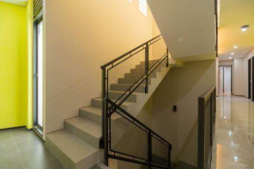 Hotel Reddoorz Plus Near Senayan City
