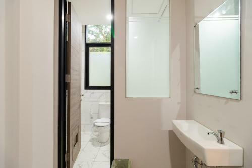 Hotel Reddoorz Plus Near Senayan City