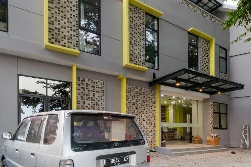 Hotel Reddoorz Plus Near Senayan City