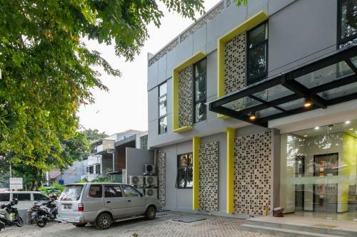 Hotel Reddoorz Plus Near Senayan City