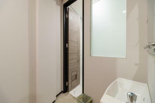 Hotel Reddoorz Plus Near Senayan City