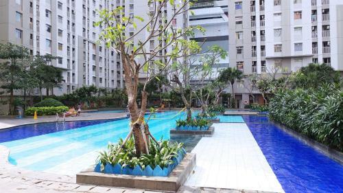Blue Studio Apartment At Green Bay Pluit By Travelio