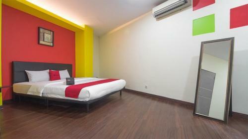 Hotel Reddoorz Near Itc Mangga Dua