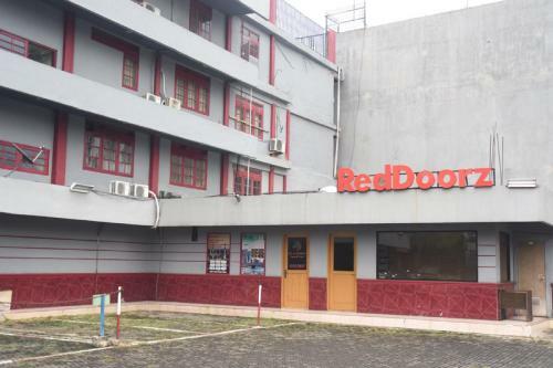Hostal Reddoorz Plus Near Rscm Jakarta