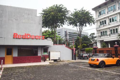 Hostal Reddoorz Plus Near Rscm Jakarta