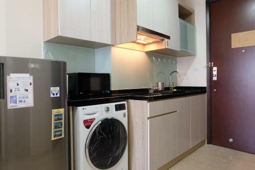 Best Price Studio Menteng Park Apartment By Travelio
