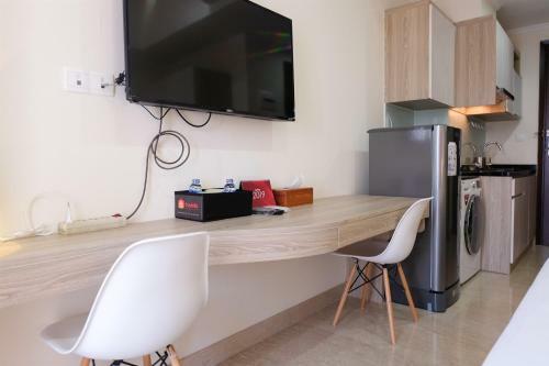 Best Price Studio Menteng Park Apartment By Travelio