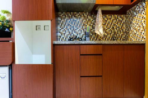 Comfy Studio Signature Park Apartment By Travelio