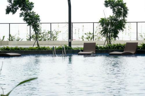 Modern And Comfy Studio Puri Orchard Apartment By Travelio