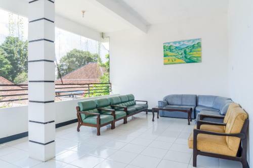 Hotel Oyo Life 2952 Elohim Kost