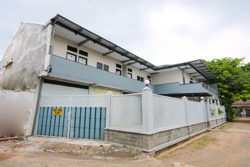 Hotel Oyo Life 3187 Kost Putri Bu Chris