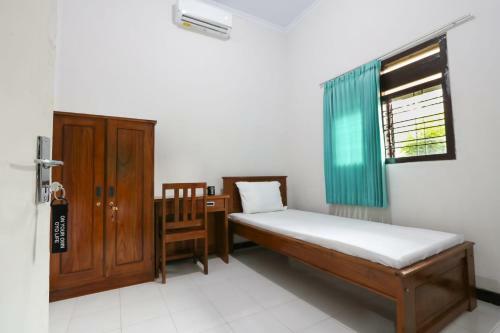 Hotel Oyo Life 3187 Kost Putri Bu Chris