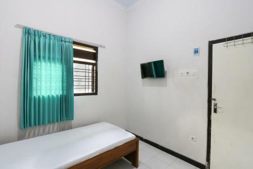 Hotel Oyo Life 3187 Kost Putri Bu Chris
