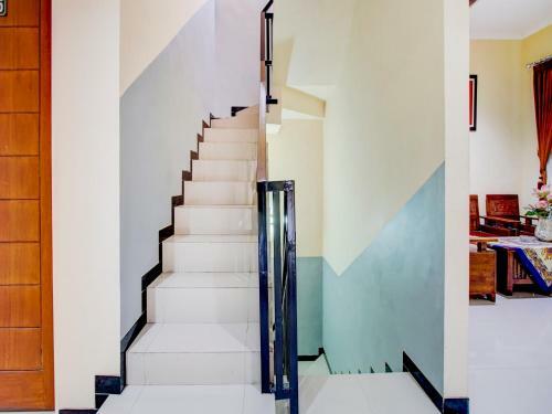 Hotel Oyo 90217 Cmb 37 Guest House