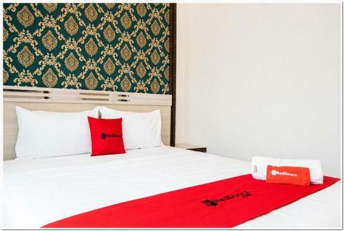 Hostal Reddoorz Plus @ Centrium Katamso Medan