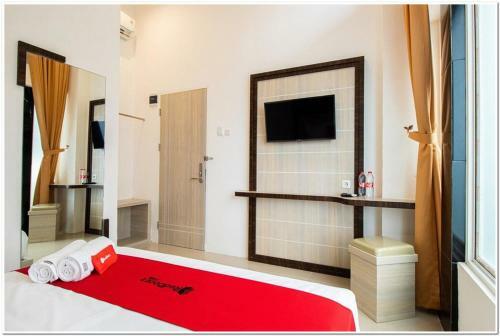 Hostal Reddoorz Plus @ Centrium Katamso Medan