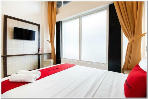 Hostal Reddoorz Plus @ Centrium Katamso Medan