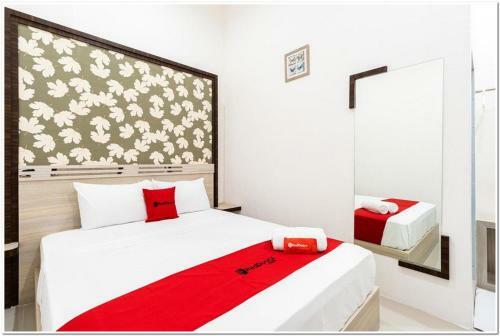 Hostal Reddoorz Plus @ Centrium Katamso Medan