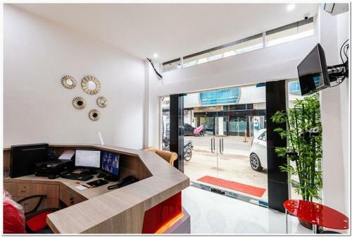 Hostal Reddoorz Plus @ Centrium Katamso Medan