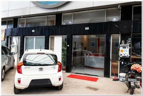 Hostal Reddoorz Plus @ Centrium Katamso Medan