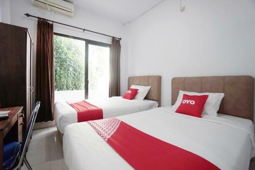 Hotel Oyo 2566 Putri Kesia Rooms