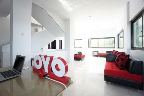 Hotel Oyo 2566 Putri Kesia Rooms