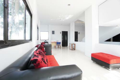 Hotel Oyo 2566 Putri Kesia Rooms