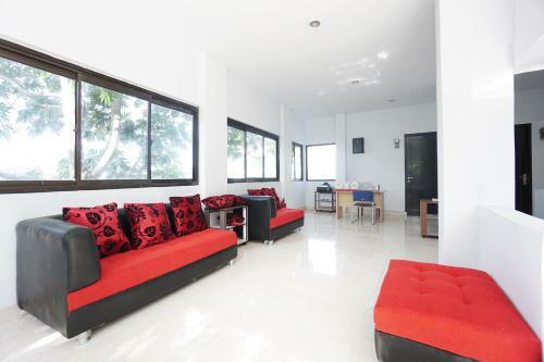 Hotel Oyo 2566 Putri Kesia Rooms