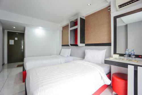 Capital O 3433 Hotel Plaza