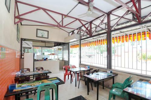 Hostal Serena Anggrek Hotel