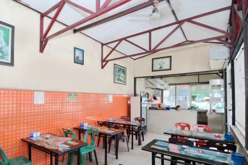 Hostal Serena Anggrek Hotel