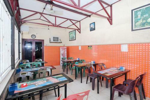 Hostal Serena Anggrek Hotel