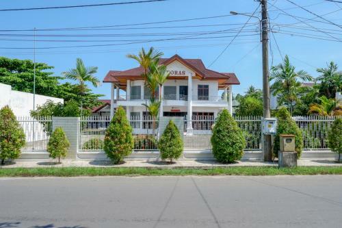 Hostal Reddoorz @ Hotel Horas Palopo