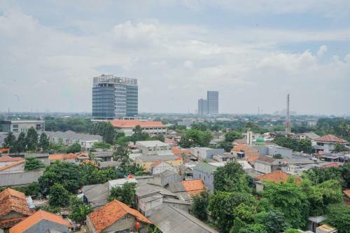 Spacious And Compact Studio Room At Bintaro Icon Apartment By Travelio