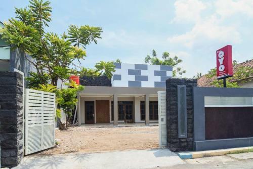 Hotel Oyo 1909 Edelweiss Residence Syariah