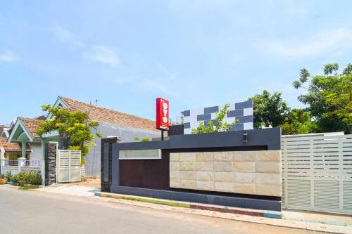 Hotel Oyo 1909 Edelweiss Residence Syariah