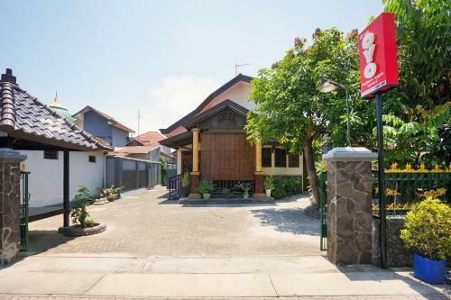 Hotel Oyo 1642 Penginapan Anggrek Syariah 2