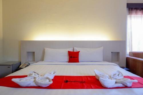 Reddoorz Plus Near Hotel Benua Kendari
