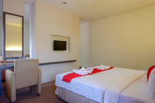 Reddoorz Plus Near Hotel Benua Kendari