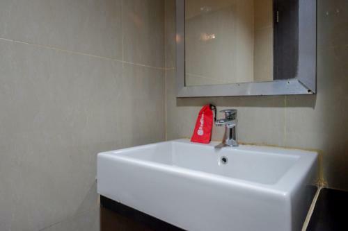 Reddoorz Plus Near Hotel Benua Kendari