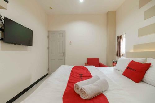 Hostal Reddoorz Plus Near Millenium Ict Centre Medan 2