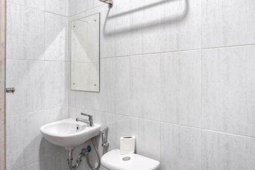 Hostal Reddoorz Near Manhattan Square Medan